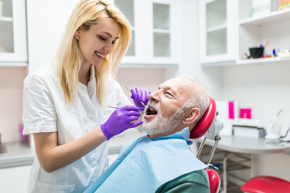 8 Benefits of Dental Implants for Seniors