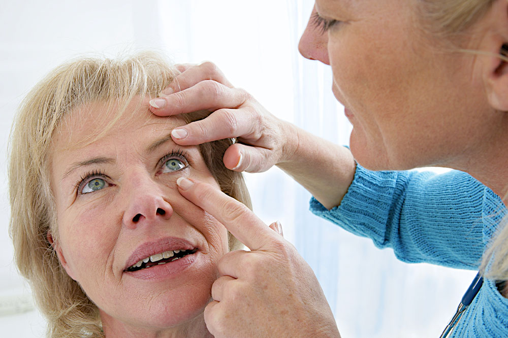 Tips to Manage Age-related Macular Degeneration